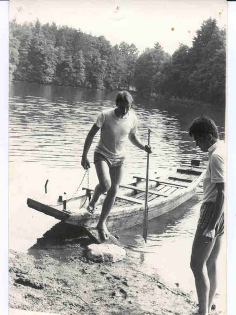 Černý Bobr, Mya Than a dřevěná pramice